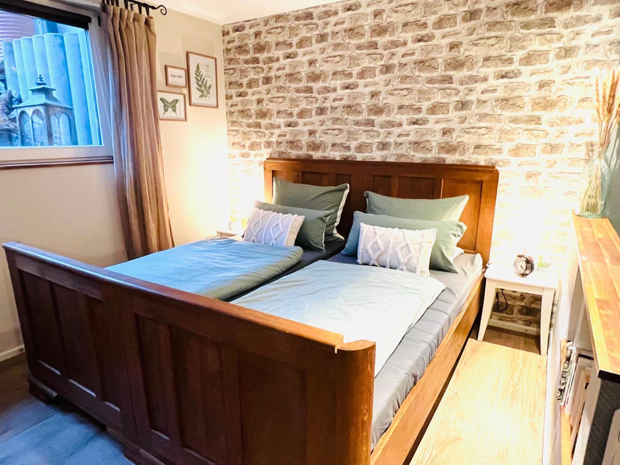 Ferienwohnung Palatina Heuchelheim-Klingen Esterno foto