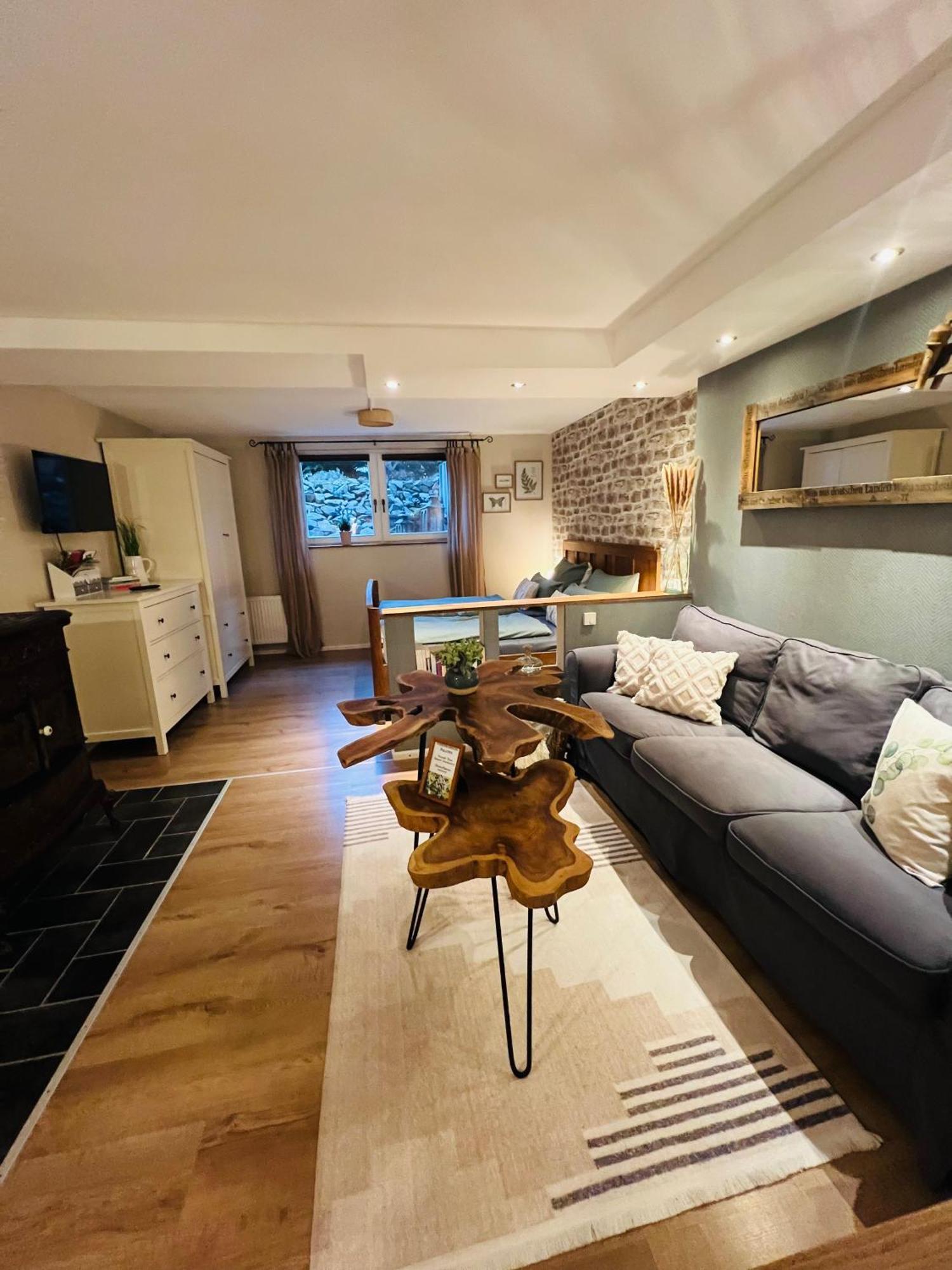 Ferienwohnung Palatina Heuchelheim-Klingen Esterno foto